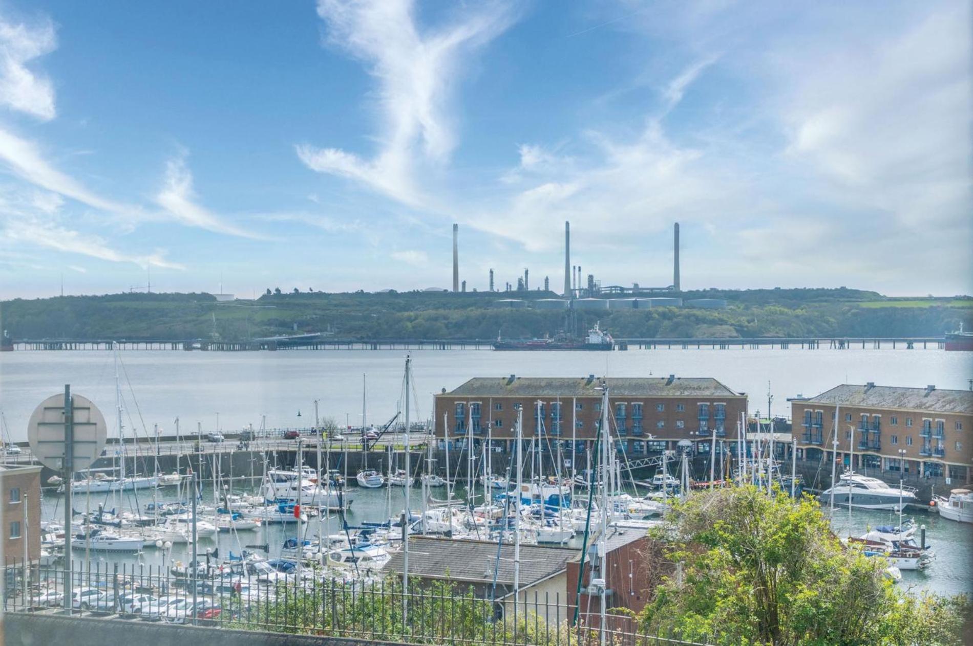 Harbour View - 2 Bedroom Apartment - Milford Haven Exteriér fotografie